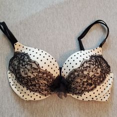 White/Black Dot Victoria's Secret Dream Angels Whisper Lace Push-Up Bra Nwot: Purchased Online. Please Note That Victoria's Secret Online Merchandise Did Not Always Come With Price Tags. Please Use The Offer Button Or Make A Bundle To Discuss Pricing. We Do Not Discuss Pricing In The Comments. Loveableshoppe Everywhere! Mermaid White Bra, Bra Victoria's Secret, Coquette Lace Bra, Body Goals Bras, Chte Bras, Victorias Secret Black Bra, White Button Down Black Lace Bra, Pretty Little Thing Bras, Cute Bras Victoria's Secret Push Up