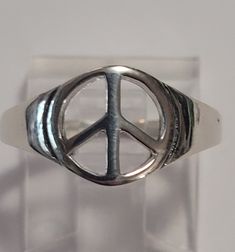 These rings are old store stock- unworn. It is top quality sterling silver. The peace sign is 3/8 of an inch around. This retailed at $36. It comes in a tiny ring box. 90s Rings, Skater Rings, Indie Rings, Peace Sign Ring, Peace Sign Jewelry, Peace Ring, Funky Rings, Hippie Rings, Tiny Rings