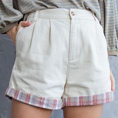 Washed Twill Short Pants -Contrasting Plaid Print And Rolled Up Hemline -Relaxed And Slouchy Silhouette -Button Closure And Zip Fly -Slant Pockets Trendy Cotton Bottoms With Rolled Hem, Chic Straight Leg Cotton Shorts, Fall Cotton Bottoms With Rolled Hem, Chic Cotton Straight Leg Shorts, Cotton Straight Leg Bottoms With Rolled Hem, Trendy Cotton Shorts With Rolled Hem, Beige Wide Leg Cotton Shorts, Wide Leg Beige Cotton Shorts, Cream Cotton Bottoms For Spring