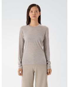 Refined, versatile fall and winter first layer in a soft, breathable Merino jersey. Crew Neck Tops For Fall, Relaxed Fit Long Sleeve Merino Wool Tops, Moisture-wicking Long Sleeve Fleece Tops, Cheap Relaxed Fit Yoga T-shirt, Fibres Textiles, Form Design, Crew Neck Shirt, Neck Shirt, Fall And Winter