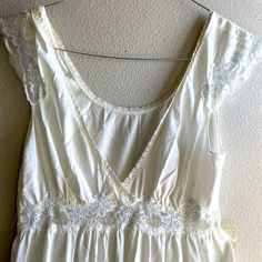 Miss Elaine Nightgowns Small Night Gown With Robe Vintage Floral V-neck Lace Trim Nightgown For Wedding, Spring V-neck Nightgown With Lace Trim, Summer V-neck Nightgown With Delicate Lace, White V-neck Nightgown With Delicate Lace, White V-neck Nightgown For Spring, Spring White V-neck Nightgown, White V-neck Spring Nightgown, Summer V-neck Sleepwear For Wedding Night, White V-neck Night Dress