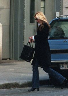 AMELIA — chic-is: Chic is… Carolyn Bessette Kennedy doing... Carolyn Bessette, Looks Vintage