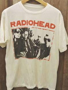 RADIOHEAD Rock Band vintage giit tee t-shirt TTH430 Neo Grunge, Vintage Band T Shirts, Fashion 90s, Radiohead, Vintage Band, Band Shirts, Grunge Style, The Band, New Classic