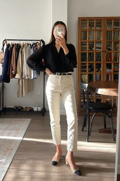 Most Loved Items of 2023: Your Favorites + Mine [Workwear Edition] - LIFE WITH JAZZ Minimal Chic Outfits, Black Cardigan Outfit, Life With Jazz, Casual Summer Shoes, White Cropped Pants, Outfit Beige, Business Casual Summer