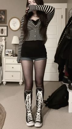 Shorts With Tights Grunge, Tumblr Aesthetic 2014 Outfit, Tumblr Grunge Aesthetic Outfit, Vintage Grunge Outfits Aesthetic, Black And White Striped Tank Top Outfit, Basic Alternative Outfits, Indie Sleaze Style, Tumblr Style 2014, Alternative Outfits Aesthetic