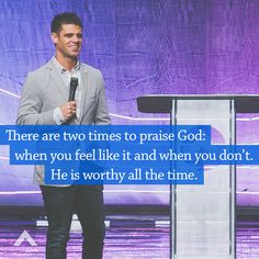 a man standing in front of a microphone with a quote on it that says, there are two times to praise god when you feel like it and when you don't