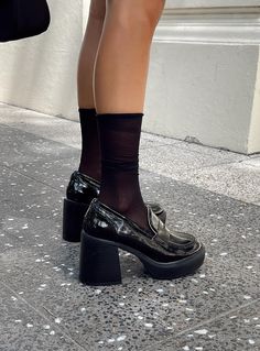 Shoes And Socks, Skandinavian Fashion, Black Shoe, Black Pumps Heels, Black Sandals Heels, Leather Block Heels