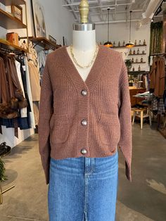 This Brown Cashmere Cardigan is fashioned with 100% organic cashmere and crafted in Italy. Style: 103546 Color: Brown (1658) Nye Outfits, Italy Style, Hair Accessories Jewelry, Cashmere Cardigan, Denim Jumpsuit, Hat Hairstyles, Holiday Outfits, Womens Cardigan, Sweater Jacket