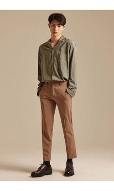 Cool Pose Male, Tucked Shirt Men, Open Collar Shirt Men Outfit, Open Collar Shirt Men, Pantone Outfit, Tucked In Shirt, Fashion 60s, Outfit Basic, Controlled Chaos