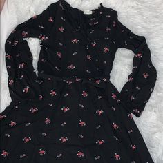 Nwt Black Long Sleeve Dress With Flowers. Dress Has A Zipper On The Back With Tying Strap. Cute V-neck Dresses For Fall, Cute Black Dress For Fall, Cute Black Cotton Dress, Casual Black Dress By Gap, Casual Black Gap Dress, Long Sleeve Summer Dress By Gap, Long Sleeve Summer Dresses By Gap, Gap Black Summer Dress, Cute Black Long Sleeve Dress