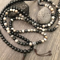 Beautiful black and mix Agate Japa Mala from Nepal. You can choose between the Black Agate mala and the Mix Agate mala necklace. A unique praying mala that can be used as a necklace or as an ornament. The mala has no clasp, you wear it over the head. The mala necklace is 42.5cm- 16.75 inch long A most have addition to your jewelry collect To see more unique Mala necklaces click the link below https://www.etsy.com/shop/AkashiJewelry?ref=seller-platform-mcnav&section_id=18307945 Enjoy Con salu Agate Beaded Bracelets With 108 Beads For Meditation, Black Beaded Bracelet With 108 Beads For Meditation, Spiritual Black Beaded Necklaces With Round Beads, Black Spiritual Beaded Necklace With Round Beads, Black Bohemian Beaded Bracelets For Meditation, Spiritual Black Beaded Necklaces, Adjustable Agate Hand-strung Mala, Adjustable Hand-strung Agate Mala, Spiritual Agate Mala With 108 Beads