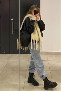 Staylesh Girl Winter, Longcoats Outfits, Cozy Winter Outfits Aesthetic, Cold Winter Day Outfit, Outfits Aesthetic Invierno, University Fits, Back To University, University Outfit, Winter Fashion Outfits Casual