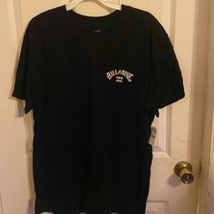 New With Tags Size:L Billabong Tshirt, Billabong Shirts, Billabong, Black Blue, Tee Shirts, Mens Shirts, Man Shop, Tags, T Shirt