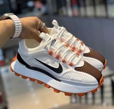 Nike Shoes Women Fashion, Sneakers Outfit Casual, Futuristic Shoes, Dr Shoes, Trendy Shoes Sneakers, Pretty Shoes Sneakers, Shoes Outfit Fashion, Fresh Shoes