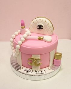 a cake that is shaped like a purse and has lipstick on it with pearls around the edges