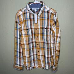 New Men's Outerknown Blanket Shirt Flannel Heavy Yellow Blue Plaid Size: Medium & Large Measurements: Pit To Pit 20.5 Inches, Shoulder To Bottom Hem 25 Inches. Pit To Pit 21 Inches, Shoulder To Bottom Hem 26 Inches. Condition: New, Unworn With Tags (See Pictures For More Details). Casual Yellow Button-up Flannel Shirt, Black Flannel Shirt, Casual Plaid Yarn-dyed Flannel Shirt, Shirt Flannel, Bbq Shirt, Blue Button-up Flannel Shirt With Snap Buttons, Turquoise Men, Black Flannel, Cotton Patchwork Button-up Flannel Shirt