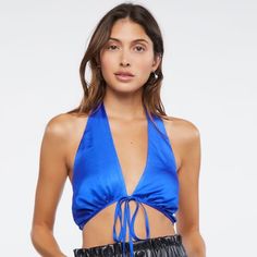 Size Medium Nwt Blue V-neck Halter Top For Spring, Blue Backless Halter Top For Spring, Blue Fitted Backless Crop Top, Fitted Blue Backless Crop Top, Blue Backless Summer Crop Top, Blue Backless Crop Top For Spring, Blue Backless Crop Top For Summer, Chic Blue Triangle Halter Top, Spring Backless Halter Top For Going Out