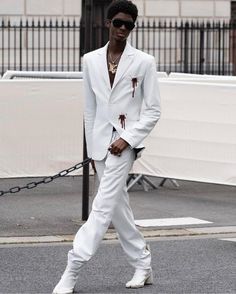 Alton Mason, Body Human, Chanel Men, White Dress Shoes, Hipster Man, White Suit, Inspo Pics, Suit Men, Model Inspo