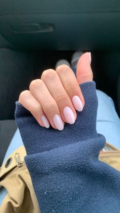 Clean Girl Nail Inspo Short, Biab Short Nail, Short Oval Manicure, Simple Clean Girl Nails, Milky Biab Nails, Basic Clean Girl Nails, Clean Nail Aesthetic, Almond Nails Vs Oval Nails, Round Natural Nails Short