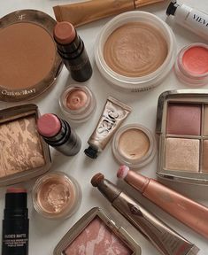 Trucco Glam, Gretchen Weiners, Medical Esthetician, Maquillage On Fleek, Makeup Images, Makeup Bag Essentials, Make Up Inspiration, Colorful Nail, Weiners