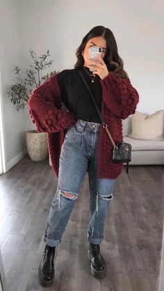 Credit 📸@rubilove  • Trendy outfit ideas, Cute outfit ideas, Date night outfit ideas, Casual outfit ideas, Casual outfit ideas, Winter outfit ideas, Autumn outfit ideas, Seasonal outfit ideas, Women's style, Christmas outfit ideas, Vegas outfit ideas  • Xmas outfits Houseparty Outfits, Adrette Outfits, Stile Blair Waldorf, Fest Outfits, Winter Fashion Outfits Casual, Elegante Casual, Trendy Fall Outfits, Mode Inspo, Outfit Inspo Fall