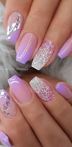 Unha gel com degradê lilás. Super e linda e elegante #unhagel #unhalinda #nailsofinstagram #nails #nailswag Spring Nail Dip Designs, Wedding Nails With Purple Accent, Wedding Purple Nails, Wedding Nails With Purple, Med Length Nails Ideas, Purple Nails For Wedding, Purple Nails Wedding, Ombre Purple Nails, Purple Nails Ombre