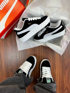 Fale com um dos nossos vendedores e venha garantir o seu !!!! 🔗link na descrição Puma Shoes Outfit, Estilo Vans, Puma Store, Nike Fashion Shoes, Rare Sneakers