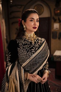 Embroidered Black Lehenga Choli by Designer Latest Wedding Velvet, Black Lehenga Choli, Black Lehenga, Asim Jofa, Velvet Sleeve, Bridal Outfit, Ayeza Khan, Black Bridal, Embroidered Velvet