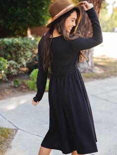 Introducing the stunning Isla Dress - the ultimate must-have for your fall/winter wardrobe! This dress effortlessly combines style and comfort, making it the perfect choice for any occasion. Size: Small 0-4 Medium 6-8 Large 10-12 XL 12-14 Solid Color Long Sleeve Midi Dress For Fall, Casual Long Sleeve Dress For Winter, Casual Solid Long Sleeve Dress For Winter, Knee-length Long Sleeve Dress For Fall, Fall Knee-length Long Sleeve Solid Dress, Fall Knee-length Solid Color Long Sleeve Dress, Chic Solid Long Sleeve Dress For Fall, Casual Long Sleeve Dress For Fall, Solid Color Long Sleeve Dress For Fall