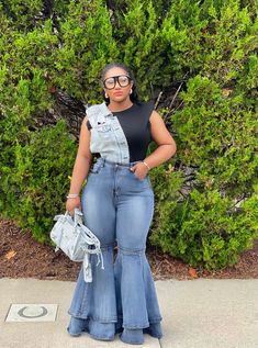 Shaka Bell Bottom Jeans – GOLD x TEAL 90s Bell Bottoms Outfit, Plus Size Bell Bottoms Outfit, Creative Style Outfits, Plus Size Bell Bottoms, Bell Bottom Jeans Outfit, Bell Bottoms Outfit, Denim Handbag, Classy Short Dresses, Formal Tops