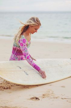 Simple Photos, Bohemian Prints, Yoga Pants Hot, Swimwear Shoot, Surf Girl, Surfer Girl Style, Surf Suit, Simple Photo, Bohemian Print