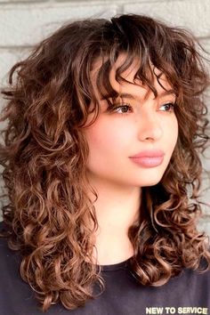 Curly Front Bangs, Bangs With Curly Hair Natural Curls, Curly Hair With Bangs And Layers, Hair With Fringe, Curly Hair Fringe, Curly Fringe, Beyonce Hair, Front Bangs