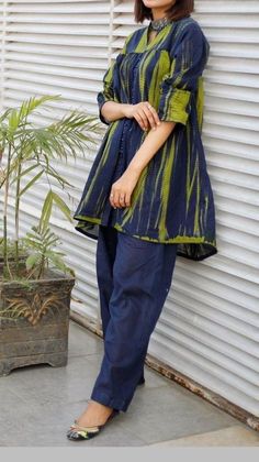 Cotton Short Top Designs, Simple Kurtis, Design Kurta, Short Frock, Kurta Patterns, Girls Dresses Sewing, Simple Kurta Designs, Simple Kurti Designs