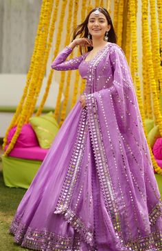 Orang India, Dressing Design, Simple Lehenga, Indian Outfits Lehenga, Wedding Lehenga Designs, Lehenga Designs Simple, Lehnga Dress, Gaun Fashion, Traditional Indian Dress