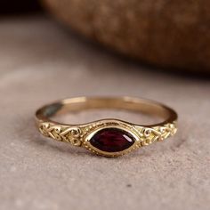 Garnet Gemstone Ring, Handmade Ring, Garnet Jewelry, Personalized Ring, Best Friend Gift, Gift For Her, Unique Ring, 18k Gold Ring, Rings # ALL MY DESIGN ARE ORIGINAL. # METAL:- Brass, 925 Sterling Silver, Gemstone # STONE:- Garnet # STONE SHAPE:- SQUARE THIS IS A CLASSY FINE HAND CRAFTED STURDY RING THIS RING IS GREAT FOR CASUAL OR DRESSY WEAR THIS IS RING FOR WOMEN GIFT RING YOU WILL RECEIVE A RING LIKE THE ONE IN THE PICTURE THANKS  FOR VISITING OUR SHOP     THANKS Purple Stone Rings, Red Garnet Ring, Red Stone Ring, Zierlicher Ring, Garnet Jewelry, Gold Filled Ring, Garnet Ring, Amethyst Jewelry, Jewelry Lookbook