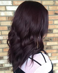 Cherry Brown Hair Color, Dark Red Hair With Brown, Pelo Color Borgoña, Cherry Brown Hair, Burgundy Brown Hair, Violet Shades, Dark Purple Hair