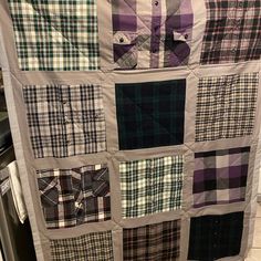 there is a quilt made to look like it has many different plaids on it