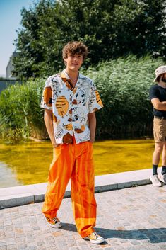 European Summer Outfits Men, Colorful Mens Fashion, Men Vest Outfits, Mens Festival Fashion, Milan Fashion Week Men, Eclectic Outfits, Festival Outfits Men, European Summer Outfits, Men Street Fashion