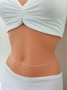 Simple Belly Chain, Belly Chain, Gold Belly Chain Simple and elegant! The newest trend in body jewelry, belly chains are super cute and easy to wear. Perfect on the beach or outfits. Comes elegantly in a gift box or cute organza bag, ready to give. ★Details: ~ The belly chain is made up of delicate silver plated chain with small sparkling discs. ~ The belly chain is secured at the back with a clasp and provided with a 2 inches adjustment extension for flexibility. ~ Comes elegantly in a cute pac Cheap Adjustable Metal Waist Chain, Cheap Party Waist Chain, Thigh Jewelry, Chain Body Jewelry, Body Necklace, Gold Body Chain, Bride Photography Poses, Silver Bodies, Belly Jewelry