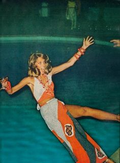 Friday Fashion - Tori Richard an Original Hawaiian Design House- Their new and vintage pieces and history of this Hawaiian original. Cheryl Tiegs, Jerry Hall, Jean Shrimpton, Bruce Weber, 70s Look, Paolo Roversi, 70s Women, Lauren Hutton, Aurelie Bidermann