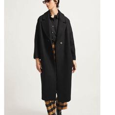 Oversize Wool Coat. 80% Wool 20% Polyamide. Ethically Made In Portugal. Modern Black Wool Coat For Work, Modern Black Wool Coat For Fall, Chic Black Wool Office Coat, Chic Black Wool Coat For Office, Chic Black Wool Coat For Work, Modern Black Outerwear For Work, Ll Bean Fleece, Oversized Wool Coat, Heavy Winter Coat