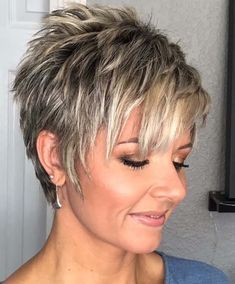 Short Layered Hairstyles with Bangs for Women over 40 Kim Gravel Hair Short Hairstyles, Unique Hair Cuts, Layered Hair With Bangs, Hair Older Women, Hairstyles For Thick Hair