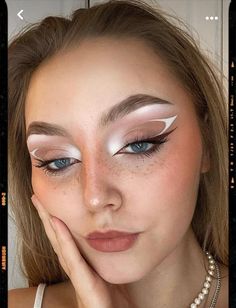 Line Makeup Art, White Makeup Looks Aesthetic, Eyeliner Styles Graphic, Two Color Graphic Liner, Detailed Eyeliner Looks, Face Paint Eyeliner, Graphic Brown Eyeliner, White Graphic Eyeliner Ideas, Cute White Makeup Looks