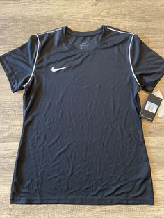 Athletic Shirts Women, Tennis Shirt, Nike Shirt, Nike Shirts Women's, Basketball Clothes, Nike Tshirt, Training Tops, Compression Shirt, Athletic Shirts