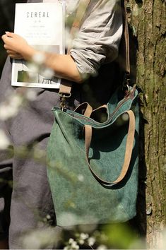 #green #handbag #hobo Bags To Make, Bags Online Shopping, Green Handbag, Suede Tote, Ladies Handbags, Designer Handbag, Clothing Styles, Knitted Bags, Hand Bags