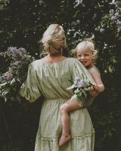 Emily Slotte, Motherhood Aesthetic, Feminine Aesthetic Outfits, Mother Baby Photography, Mommy And Me Photo Shoot, Summer Family Photos, Happiness Is Homemade, Motherhood Photography, Family Photo Pose