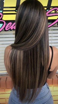 Brunette Balayage Haircut, Hair Inspo Caramel Highlights, Caramel Highlights For Brunettes, Straight Hair With Brown Highlights, Hair Color Ideas For Morenitas, Hair Inspo Brown With Highlights, Caramel Blonde Highlights On Black Hair, Different Highlights For Hair Dark Brown, Brunette And Caramel Hair