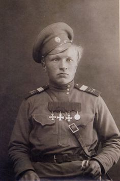 Imperial Russian Army - Senior-Sergeant Sukhov of the 1st Siberian Cossack Ermak Timofeev Regiment. Awarded the St. George Medal plus 3 classes of St. George's crosses. Note peasant style shirt with scalloped pocket flaps and the oval service cap badge. WW1. Army Chaplain, Military Cemetery, Italian Army, Us Soldiers