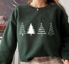 "Christmas Tree Sweatshirt, Merry & Bright Shirt, Christmas Shirts for Women, Christmas Crewneck pullover Sweater, cute Winter Holiday Tees Unisex Crewneck Sweatshirt. Loose fit for a comfortable feel. FABRICATION * 50% cotton, 50% polyester * Runs true to size SIZING This style is a Unisex Sweatshirt. If you are unsure about the size and the color you should order, please refer to the size and color chart in the pictures. CARE INSTRUCTIONS * Machine wash: warm (max 40C or 105F) * Tumble dry: lo Christmas Sweatshirt Ideas, Holiday Tees, Samsung Flip, Christmas Shirts For Women, Sweatshirt Ideas, Handmade Christmas Tree, Christmas Crewneck, Blog Ideas, Winter Shirts