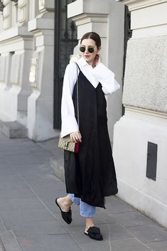 Jeans Petite, Look Of The Day, Black Slip Dress, Fashion App, Inspired Outfits, Look Fashion, Minimalist Fashion, Everyday Fashion